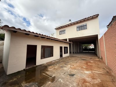 CASA COMERCIAL SOBRE 4TO ANILLO AV. ALEMANA