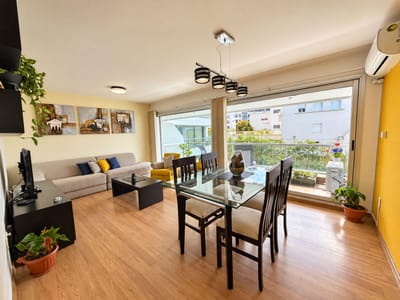 Alquiler apartamento 2 dormitorios, 2 baños con vista a la Rambla de Malvín. Deplhinus 306