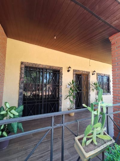VENDO COQUETA CASA EN LIMPIO, A UNA CUADRA DEL ASFALTO!