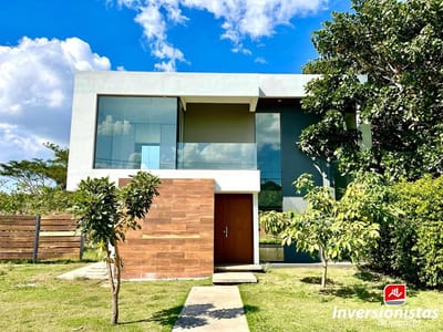 AMPLIA CASA EN VENTA A ESTRENAR Av. Cristo Redentor km 9 1/2