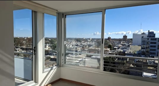 Apartamento en alquiler de 1 dormitorio en Bv Artigas y Hocquart - Tres Cruces