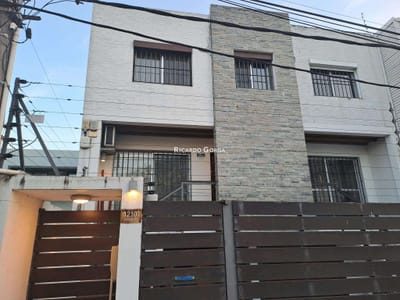 Hermosa casa en venta corazón del Prado 3 dormitorios, patio con parr y cocheras