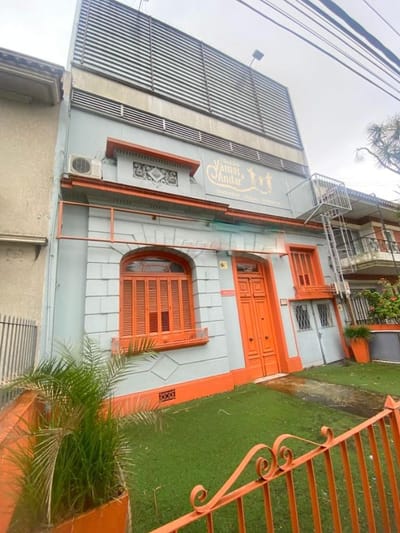 Casa en venta CON RENTA 12 habitaciones garage gimnasio fondo en Brazo Oriental