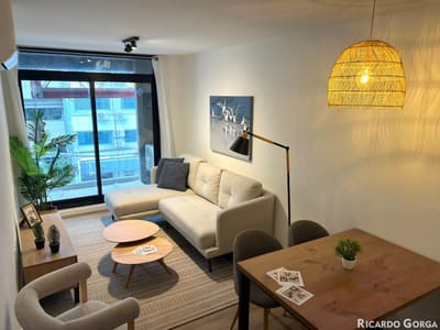 Apartamento en venta de 2 dormitorios cochera opcional en Centro Tango