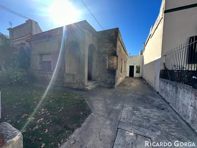 Casa en venta de 2 dormitorios c/ cochera en Brazo Oriental