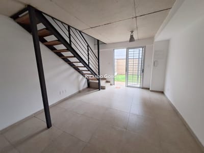 Apartamento en alquiler tipo duplex de 1 dormitorio con patio en Reducto