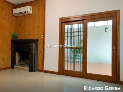 Casa en Venta en 1 planta con renta de 2 Dormitorios en Aires Puros, Montevideo