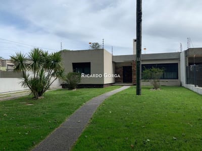 Casa en venta 3 dormitorios Fondo Barbacoa Piscina Cocheras en Atahualpa