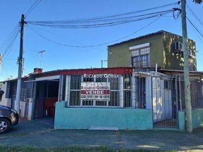 Casa en venta 2 dormitorios y cochera prox. a Luis Batlle Berres en La Teja