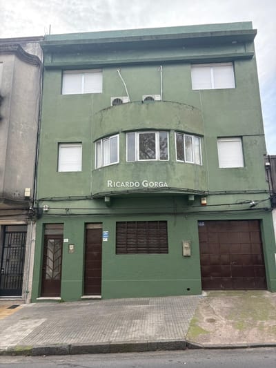 Casa de 4 dormitorios + Local en Venta a metros de Av. Millán en Reducto