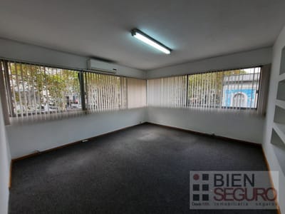 Amplia oficina en venta en el Centro. Excelente ubicación.
