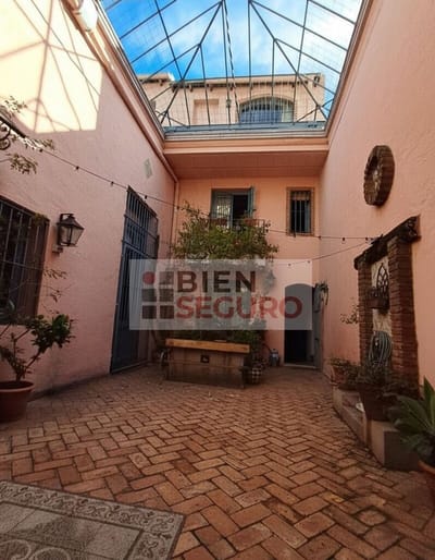 Cómodo apartamento al fondo, de 4 dormitorios en venta en Pocitos