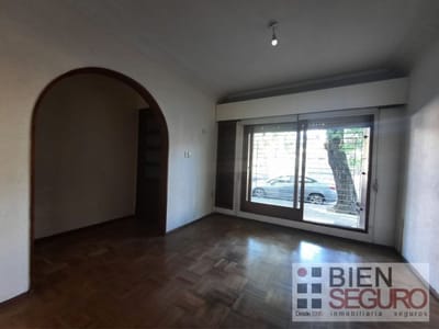 Amplia casa en venta en Pocitos, con excelente ubicación para empresa
