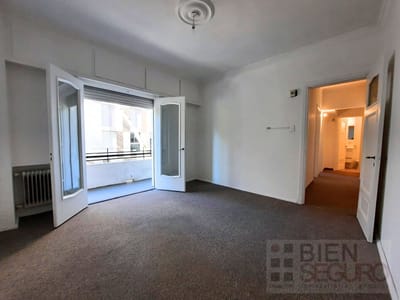 Amplio apartamento de estilo, de 3 dormitorios, en venta próx. a Plaza Cagancha