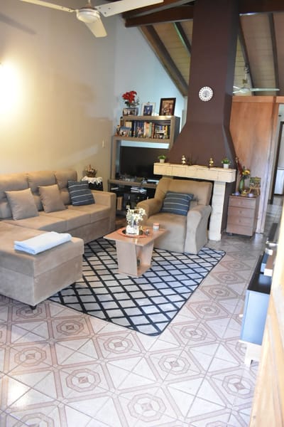 ¡En Esquina y Asfaltada! Casa con Amplio Patio en Fernando de la Mora Zona Sur
