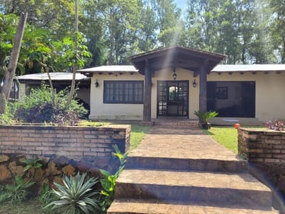 CASA QUINTA EN ITAUGUÁ BARRIO ESTANZUELA
