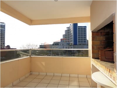 Apartamento en Alquiler en Punta del Este, Mansa a 1 cuadra de la playa, con parrillero