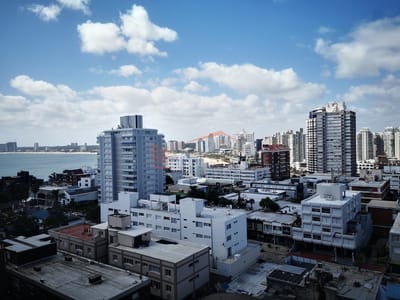 Apartamento en Alquiler Temporal y Venta en  Punta del Este zona Península