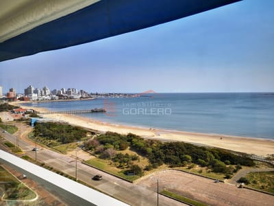 Venta y Alquiler de Apartamento en Punta del Este, Espectacular vista en 1era línea frente a playa mansa