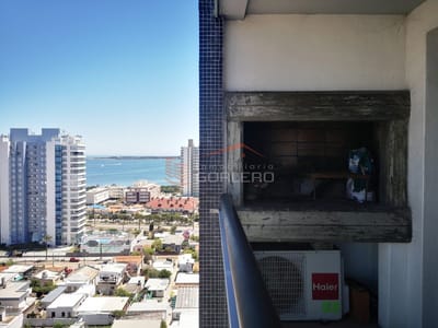 Apartamento en Alquiler Anual en Punta del Este, brava a metros de la playa con Espectacular vista