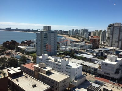 Apartamento en alquiler en Punta del Este, Península, a pasos de Gorlero - 3 dormitorios