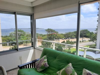 Apartamento en Punta del Este, Playa Mansa  Edificio frente al mar!