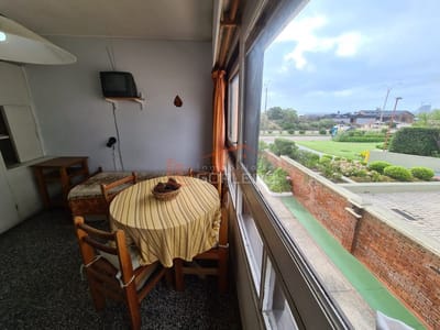 Apartamento en alquiler de verano Punta del Este, edificio frente a playa Mansa