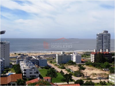 Apartamento en alquiler de verano en Punta del Este, zona de playa brava