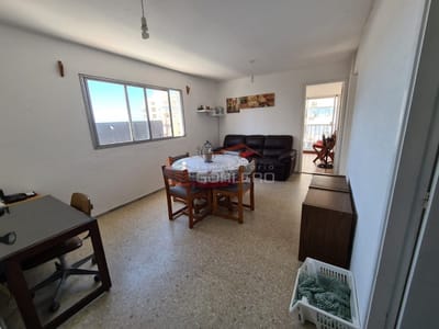 Excelente ubicación apartamento  2 dormitorios con vista parcial al mar con cochera.