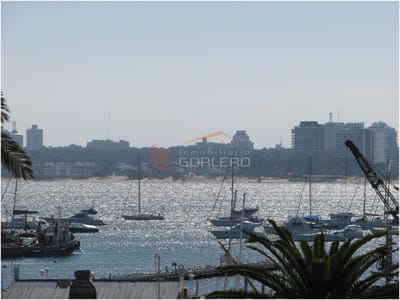 Casa Ph Duplex en venta  en Punta del Este, Península. A pasos del Puerto para inversión