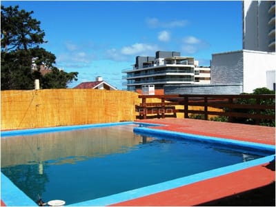 Casa en Venta y Alquiler en Punta del Este, a 1 cuadra de la playa brava