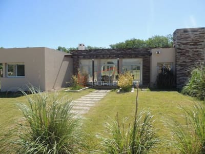 Venta de CHALET en PUNTA DEL ESTE, zona PUNTA BALLENA