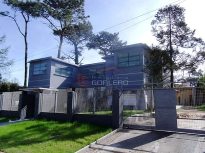 Casas en Punta del Este, zona Playa Mansa