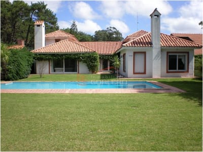 Venta de Casa en Punta del Este, zona San Rafael, a pocas cuadras del mar con piscina