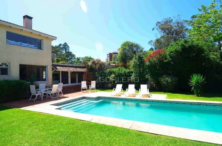 Casa en Venta y Alquiler en Punta del Este, zona playa mansa