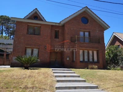 Venta y Alquiler anual de casa en Punta del Este, Lugano, con excelente entorno, próximo al Shopping