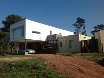 VENTA de preciosa casa Minimalista en BEVERLY HILLS