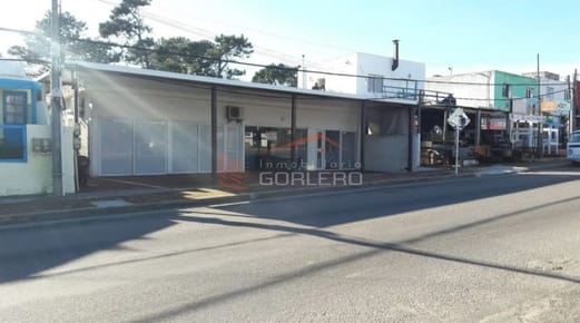 Venta y Alquiler de locales en La Barra, Excelente Punto sobre la Ruta.