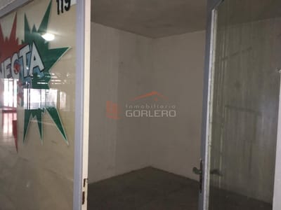Alquiler y venta de local en Punta del Este, Península, en Galería