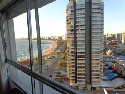 Apartamento en  Venta y Alquiler Temporal  en Punta del Este con espectacular vista despejada