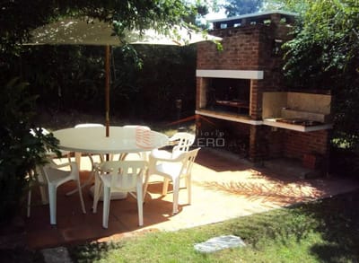 Casa en venta y Alquiler en Punta del Este, zona Cantegril, Excelente ubicación ideal vivienda permanente.