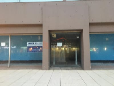 Local en venta y en alquiler en Península, Punta del Este, excelente ubicación.