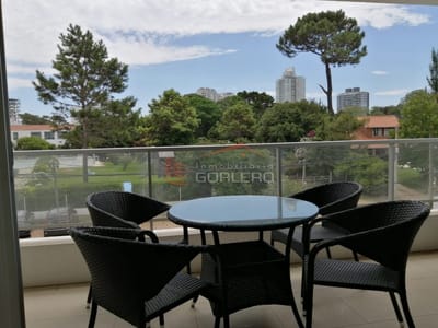 Venta de Apartamento en Punta del Este, zona Aidy Grill, ideal vivienda permanente o renta, muy soleado