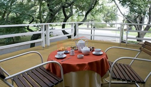 Venta de Hostel en Colonia a 30 km del puerto, Excelente inversión