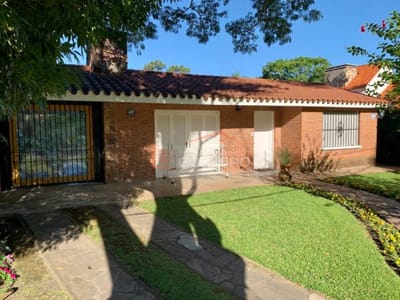 Casa en alquiler temporal- Zona Playa Mansa - Próximo a Shopping