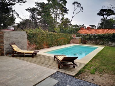 Casa en alquiler en Punta del Este, zona playa Mansa con parrillero y piscina, 5 dormitorios - TURISMO