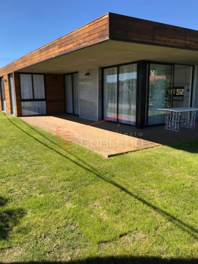 Venta de Casa en Punta del Este, La Barra, excelente ubicación, muy soleada