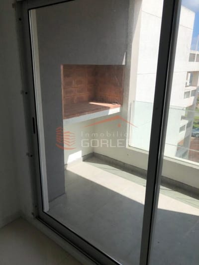 Venta Apartamento en Punta del Este, zona Mansa, Excelente vista, muy luminoso, con parrillero, a estrenar