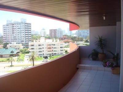 Apartamento en alquiler anual, Punta del Este, zona playa brava *1 dormitorios y medio