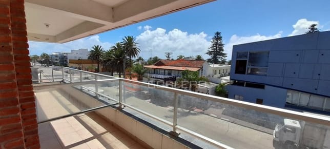 Apartamento en alquiler anual de 1 dormitorio y medio con cochera en Peninsula - Punta del Este